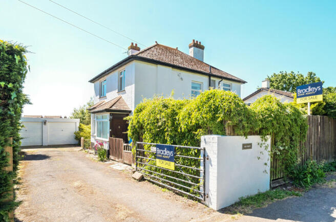 4 bed property, in Exeter Road, £485,000