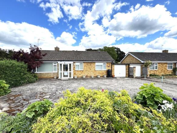 3 bed property, in The Paddock, £385,000