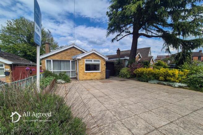 2 bed property, in Highfield Road, £200,000