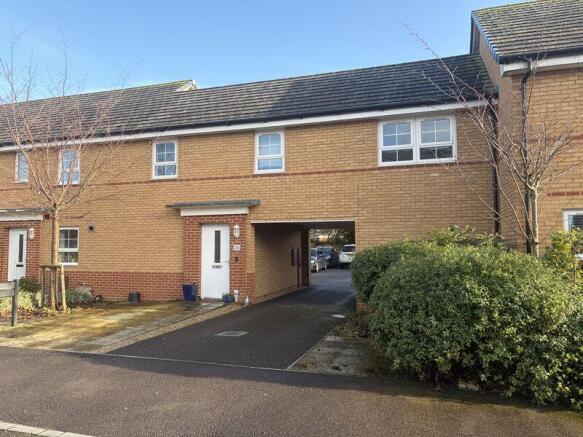 2 bed property, in Red Barn Crescent, £244,950