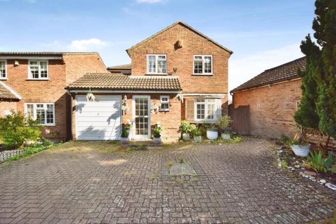 4 bed property, in Harvest Ridge, £575,000