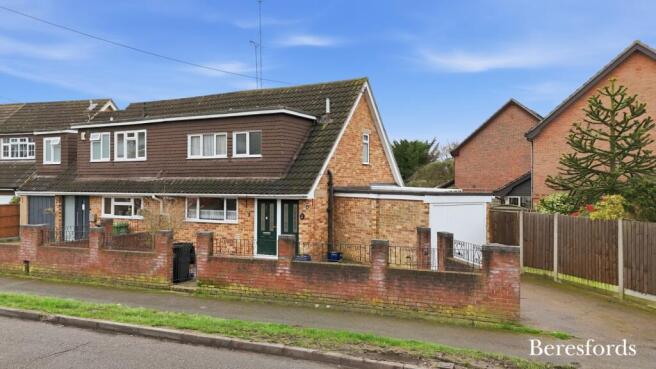 3 bed property, in Prince Edward Road, £500,000
