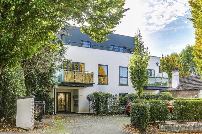 1 bed property, in Station Road, £300,000
