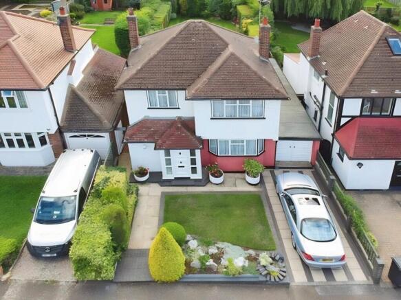 3 bed property, in Dacre Gardens, £925,000