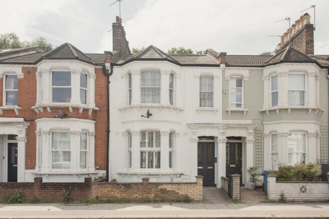 2 bed property, in Ivydale Road, £599,950