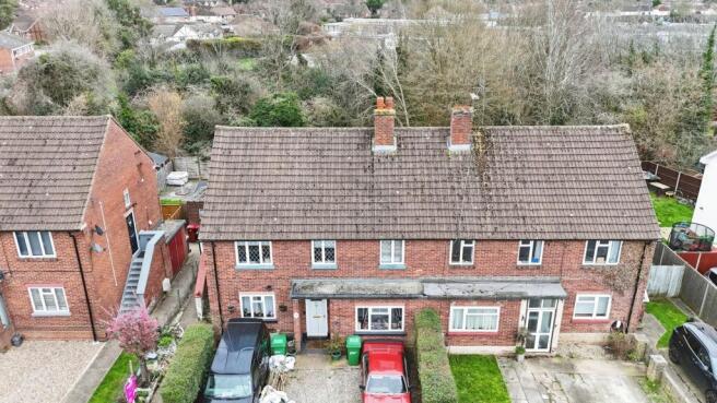 2 bed property, in Derwent Drive, £270,000
