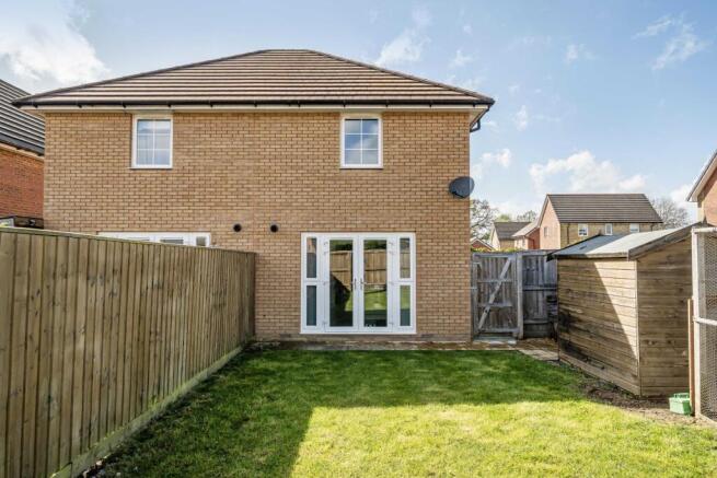 2 bed property, in 3 Burrow Hill View, £235,000