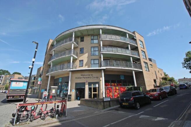 2 bed property, in Canon Place, £200,000