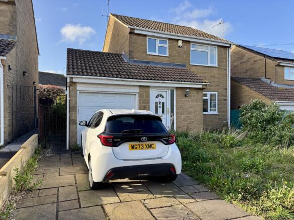 3 bed property, in Orchard Walk, £290,000