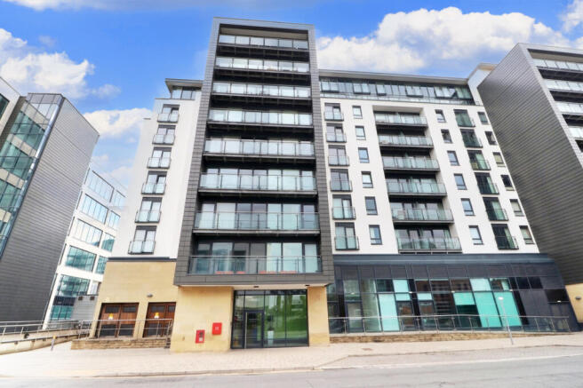 2 bed property, in Chadwick Street, £215,000