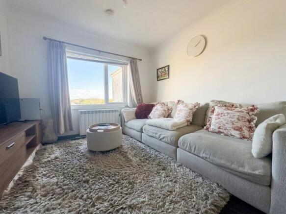 2 bed property, in Roderick Avenue, £175,000