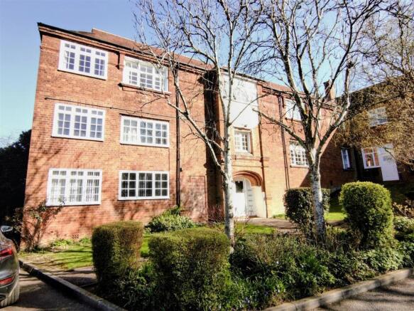 1 bed property, in North Street, £115,000