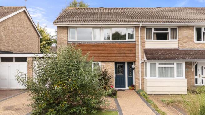 3 bed property, in Chalfont Road, £325,000