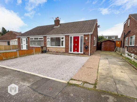 2 bed property, in Queens Avenue, £225,000