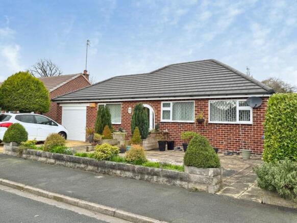 2 bed property, in Fairway, £475,000