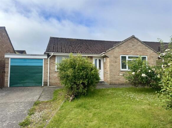 2 bed property, in Lower Touches, £260,000
