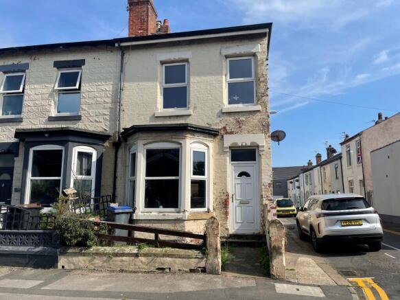 2 bed property, in 37 Peter Street, £60,000