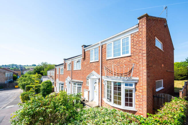 3 bed property, in Lynwood, £525,000