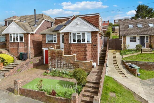 4 bed property, in Falmer Gardens, £500,000