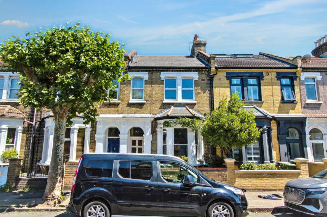 1 bed property, in Bolton Road, £215,000
