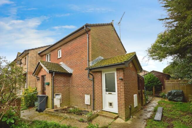 Studio, in Downsview Gardens, £100,000