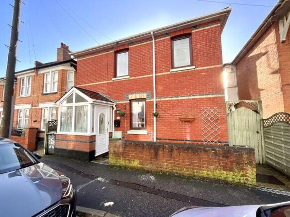 4 bed property, in Wheaton Road, £400,000