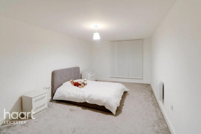 2 bed property, in Charles Street, £160,000