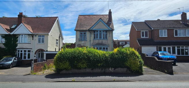 3 bed property, in High Street, £220,000