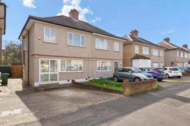 3 bed property, in Bradenham Road, £525,000
