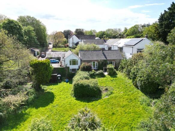 5 bed property, in Lower Winsford Court, £425,000