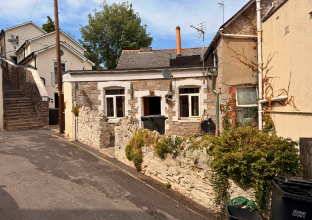 1 bed property, in Rose Cottage, £55,000