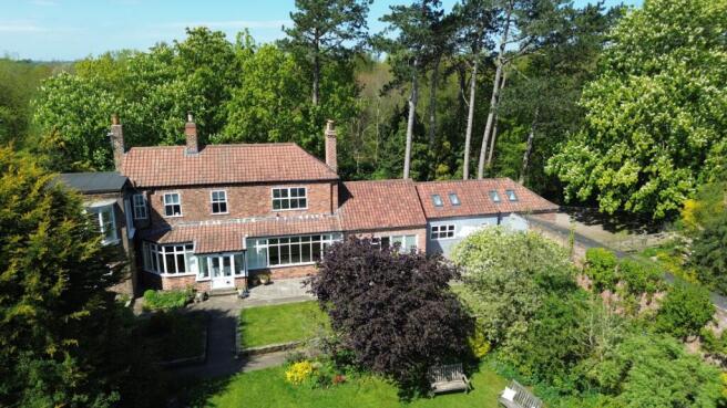 4 bed property, in Greystone, £650,000