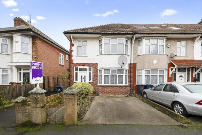 3 bed property, in Wesley Avenue, £625,000