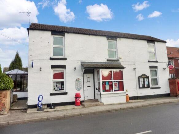 4 bed property, in Main Street, £400,000