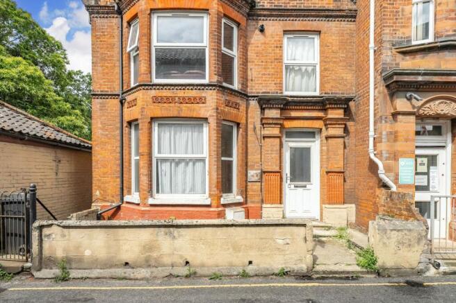 1 bed property, in Kings Arms Street, £72,000