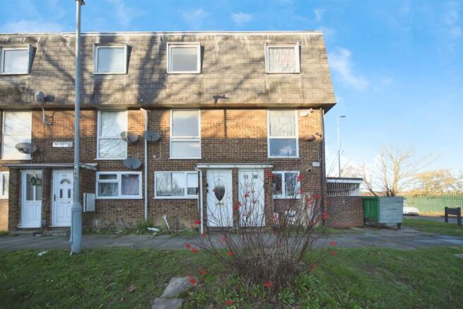 2 bed property, in Copenhagen Close, £110,000