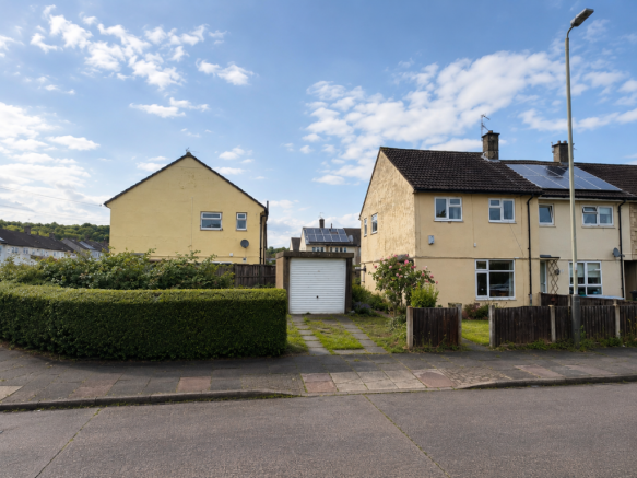 3 bed property, in Holderness Road, £190,000