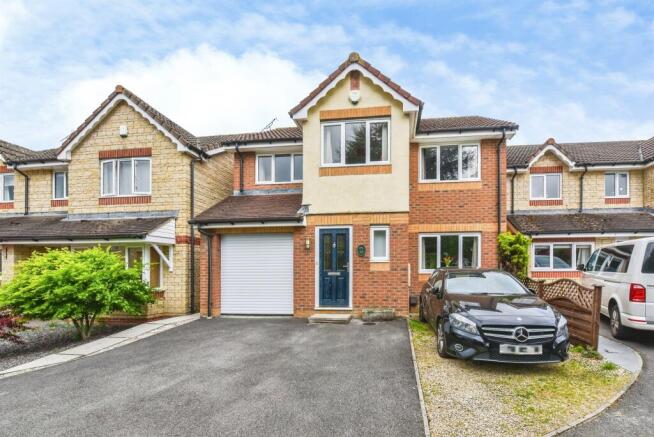 4 bed property, in Oak Road, £480,000