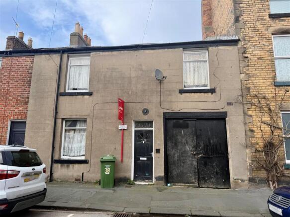 2 bed property, in Nelson Street, £87,000