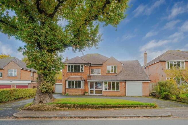 4 bed property, in Barlows Road, £1,395,000
