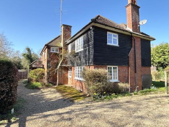 4 bed property, in Egypt Lane, £970,000