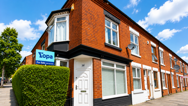 3 bed property, in Beaconsfield Road, £270,000