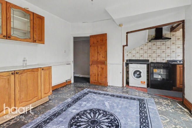 3 bed property, in Midhurst Avenue, £400,000