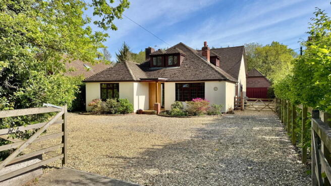 5 bed property, in Broad Lane, £860,000