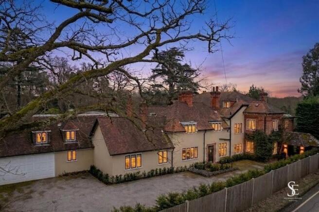 5 bed property, in Fleet Hill, £2,650,000