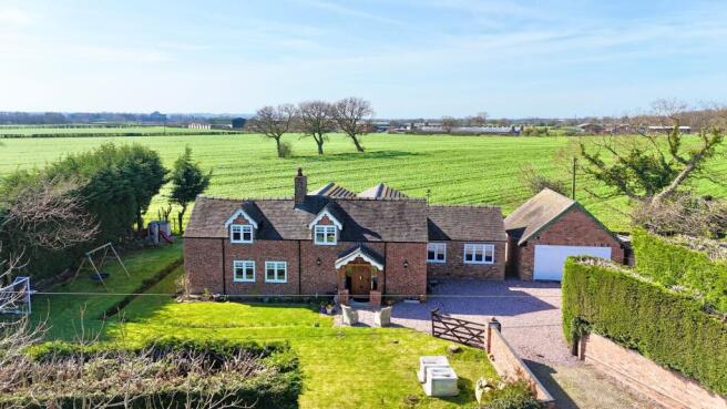 4 bed property, in Newtown, £775,000