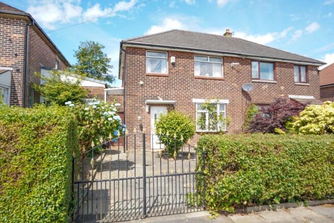 3 bed property, in Saddleback Crescent, £155,000