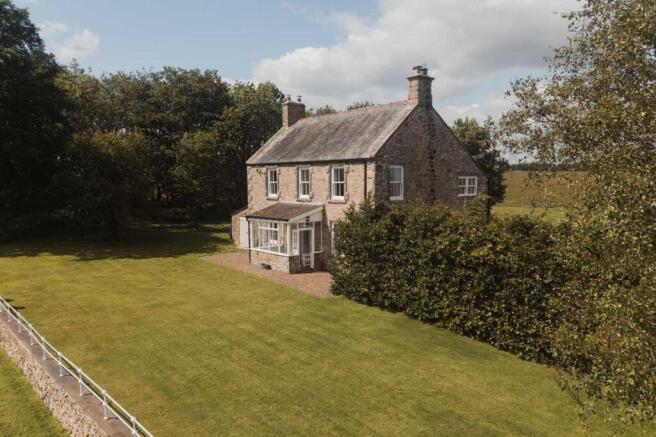 4 bed property, in Fairneycleugh, £775,000