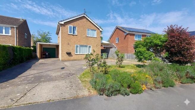 3 bed property, in Saxon Way, £320,000