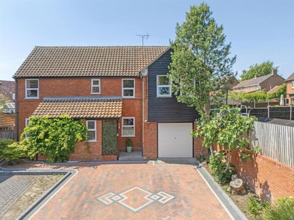5 bed property, in The Beadles, £600,000